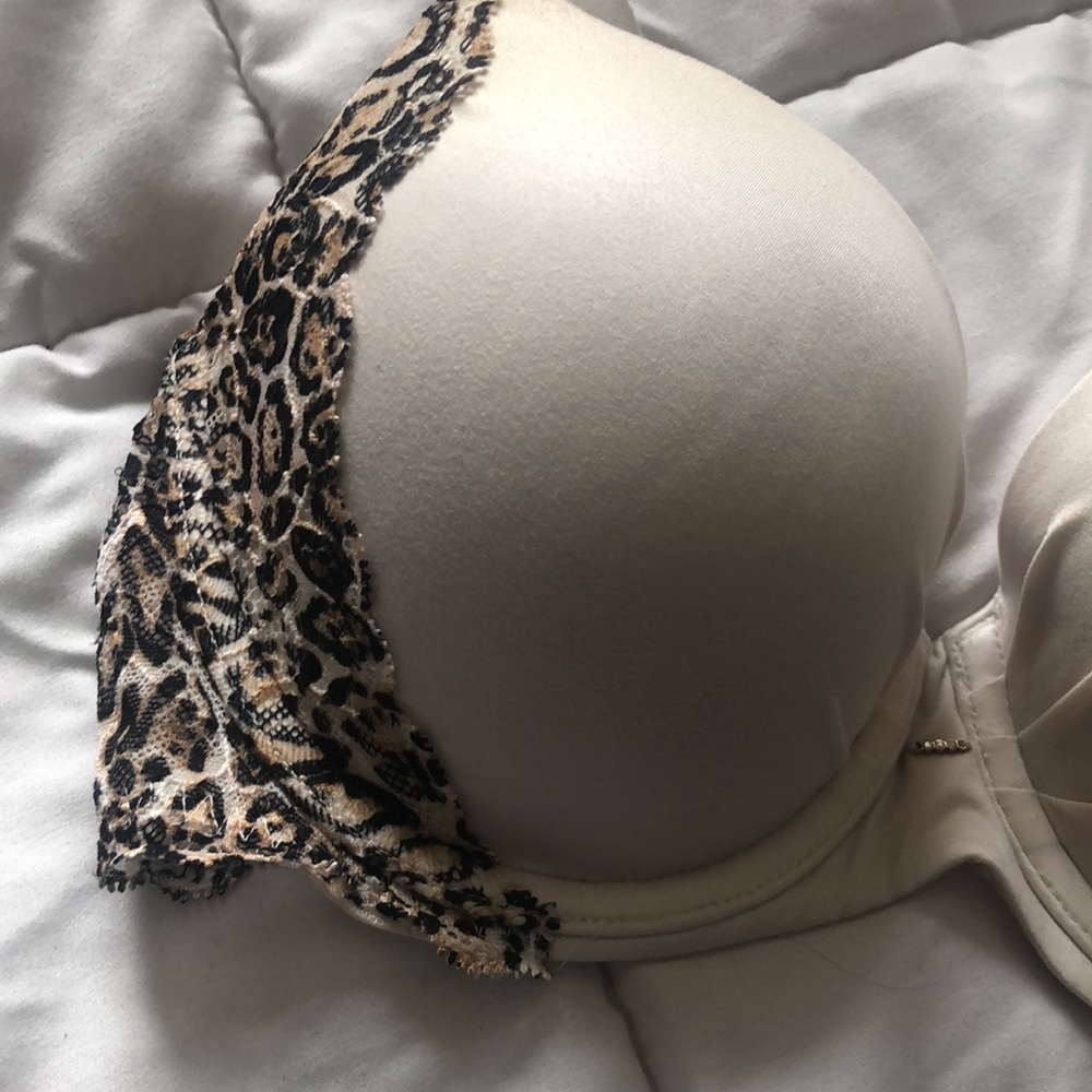 Victoria Secret Bra - Picture 3 of 9